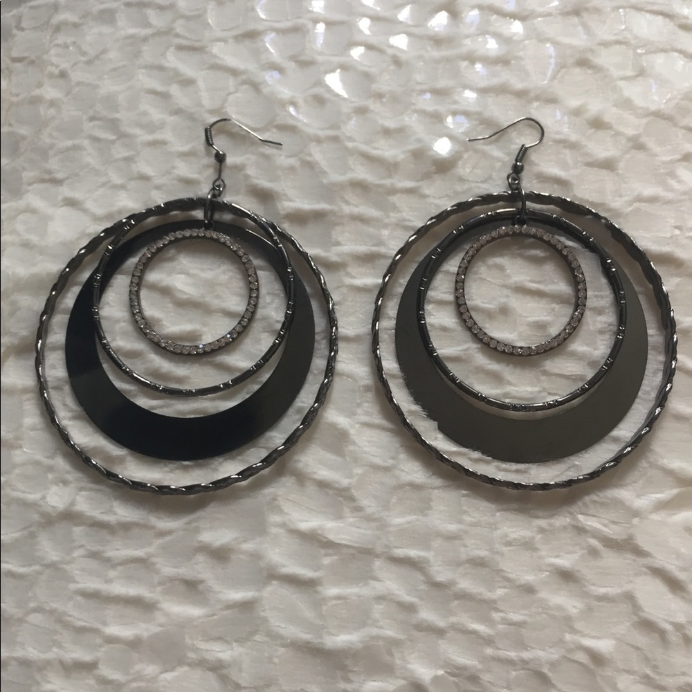 ShoeDazzle hoop earrings